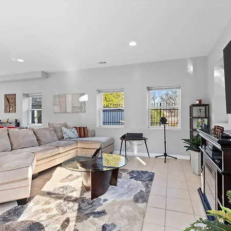 Sunny City Accommodations - Close To Metro And Umd